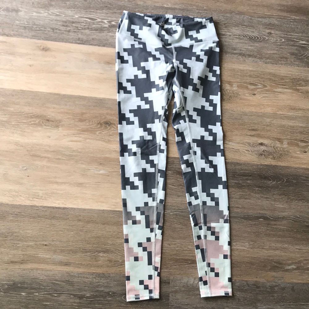 Alo pixelated airbrush legging